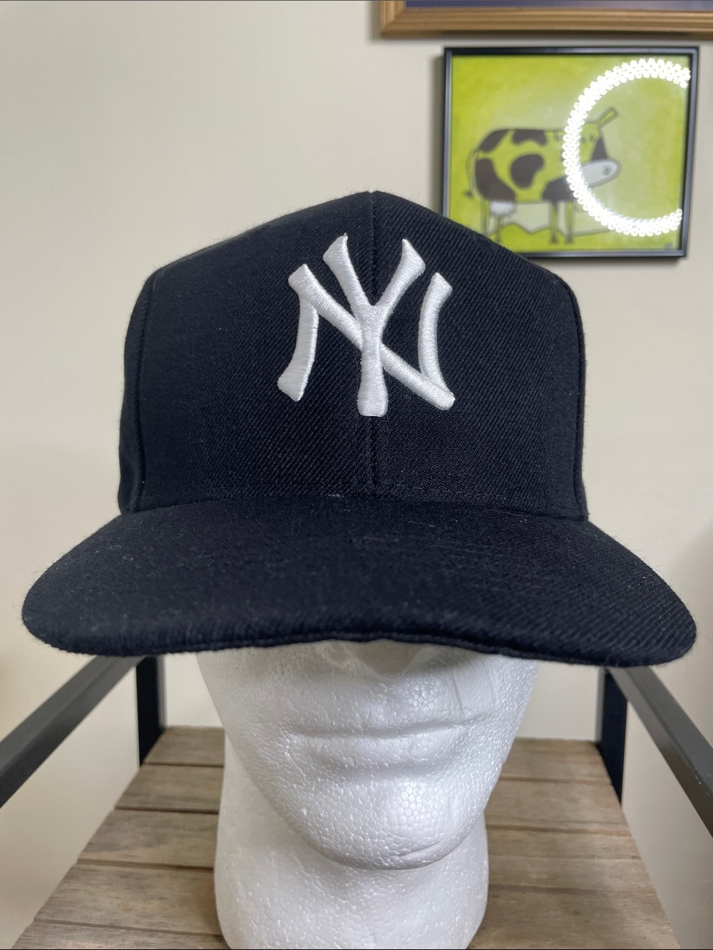 New Black & White New York Yankees Logo Cap. Like new.